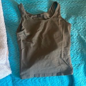 This is a size medium in women and it is from shien